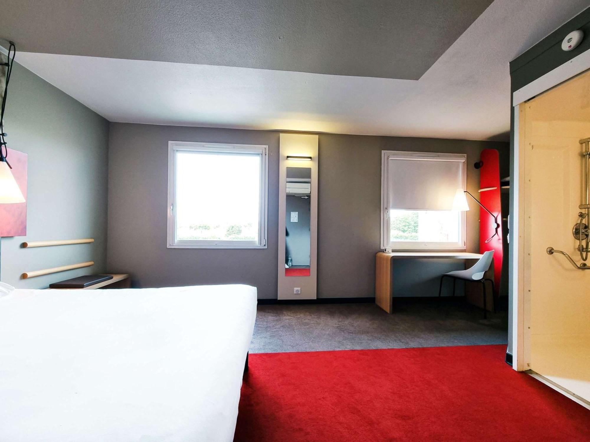 Ibis Caen Porte De Bretagne Bretteville-sur-Odon Exterior foto